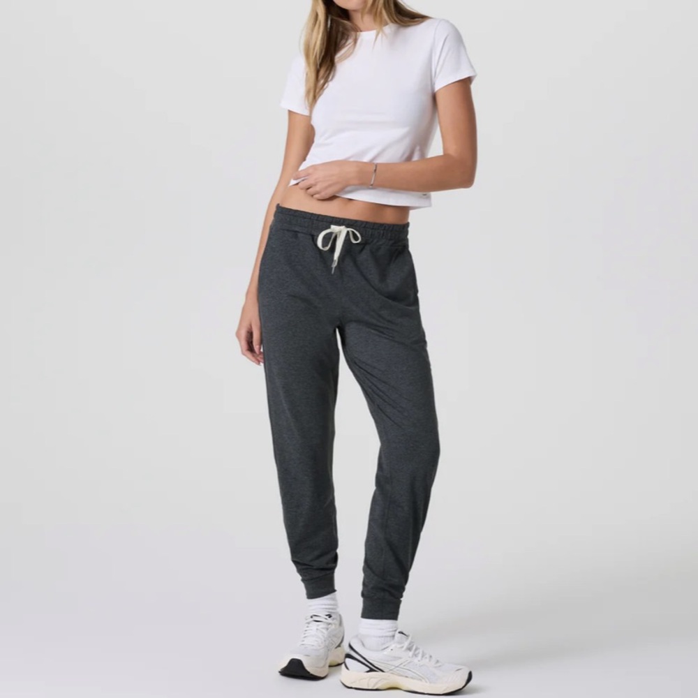 Vuori Performance Jogger Pants - Charcoal Grey - womens - medium - New With Tags